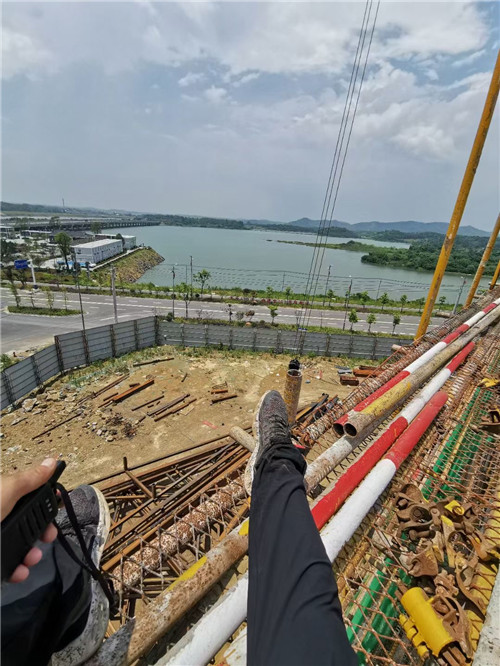 阿尔山市作业中发生设备损坏或人员意外，责任怎么划分？