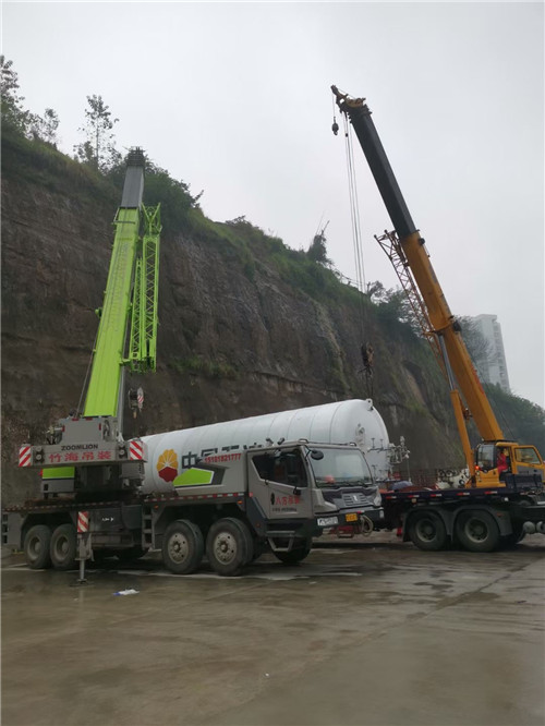 阿尔山市“不怕风雨冻”—— 吊车的 “恶劣环境适应” 技术
